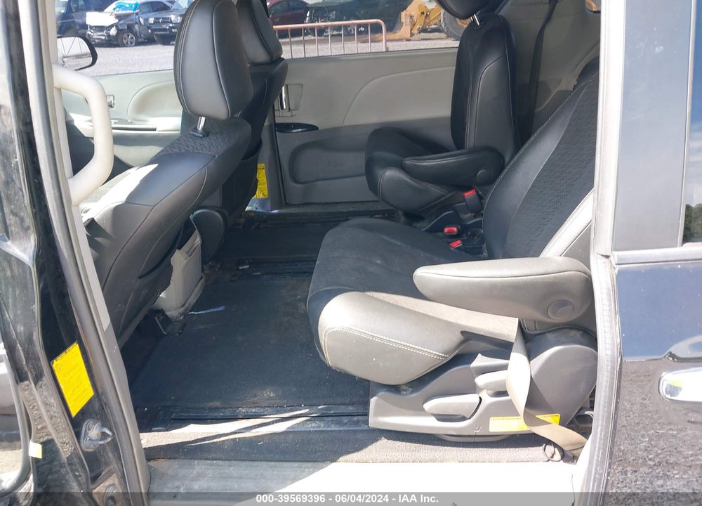 2014 TOYOTA SIENNA SE 8 PASSENGER VIN: 5TDXK3DC6ES456782
