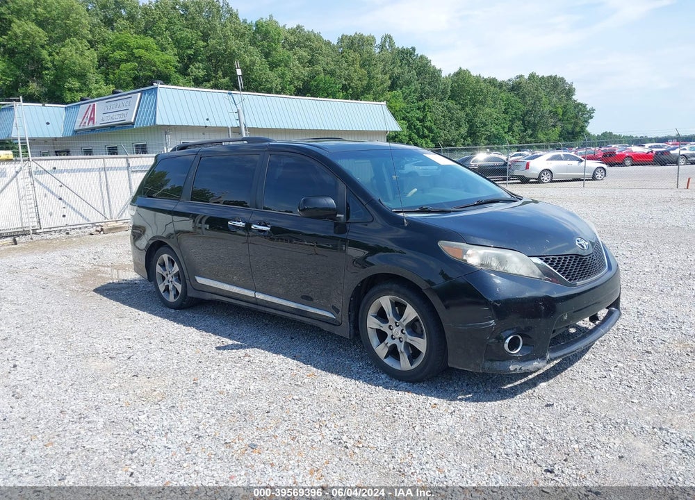 2014 TOYOTA SIENNA SE 8 PASSENGER VIN: 5TDXK3DC6ES456782