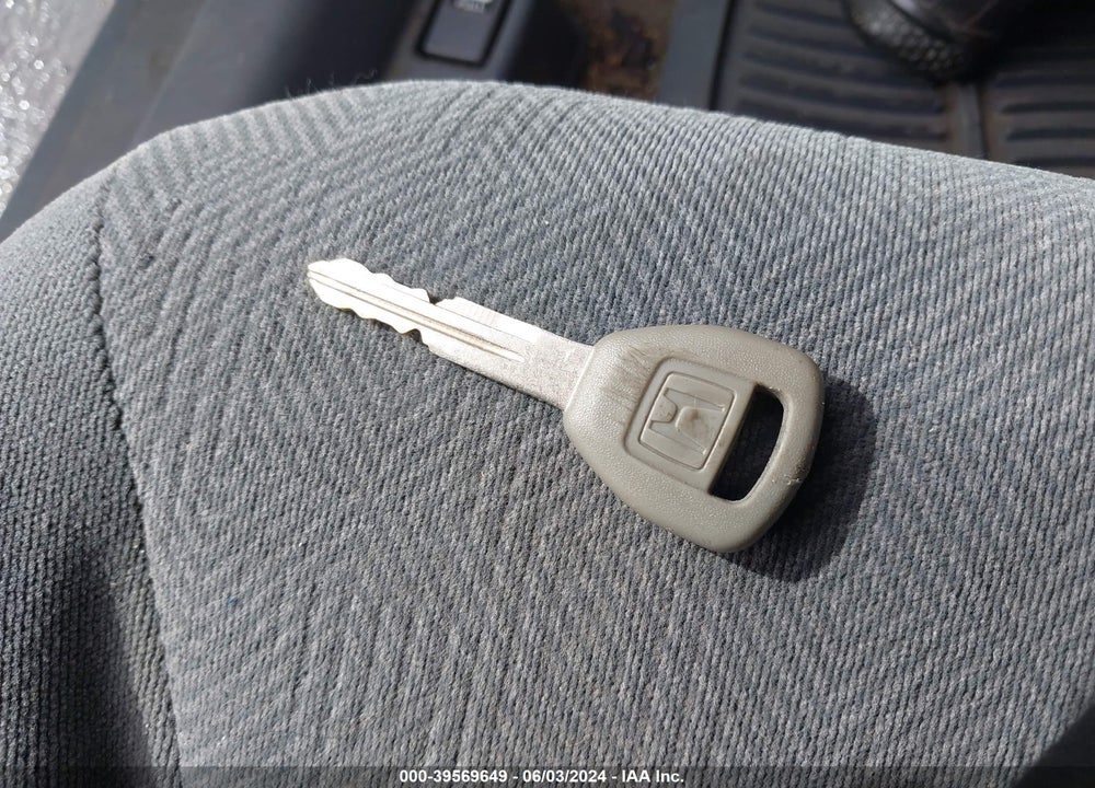 2002 HONDA CIVIC LX VIN: 2HGES15592H581198
