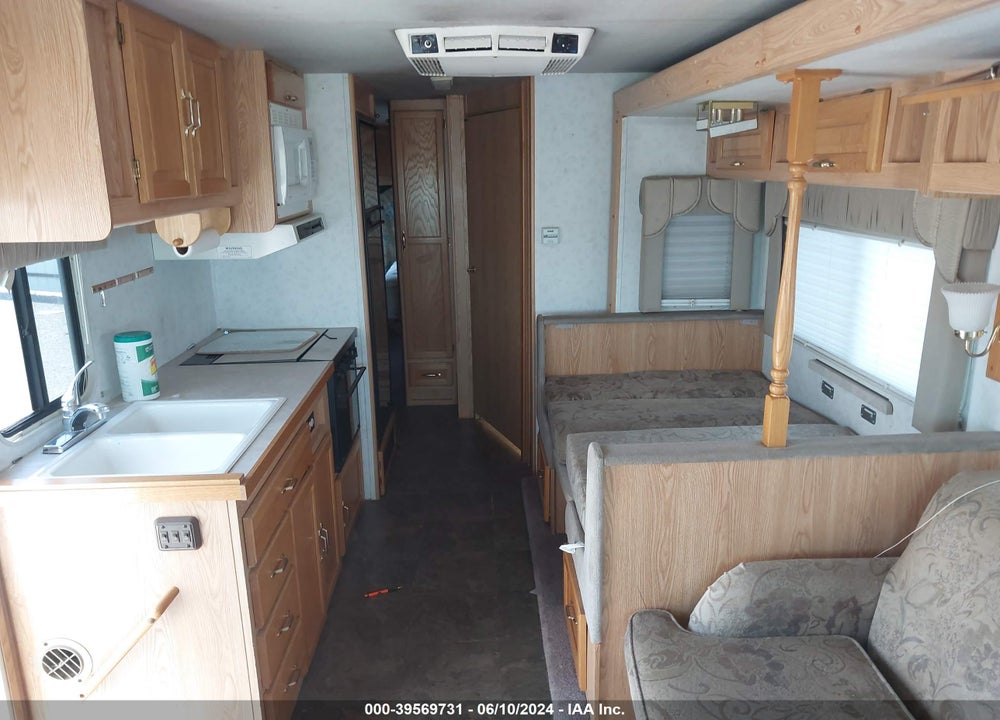 1997 CRUISEMASTER F530 VIN: 3FCMF53G2VJA06054