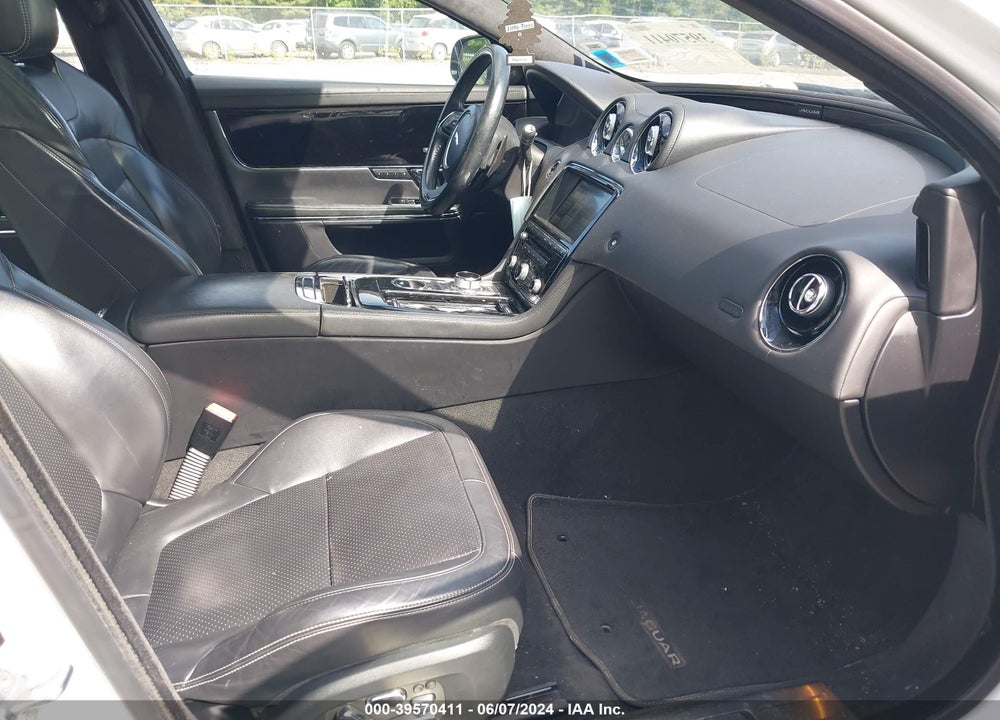 2015 JAGUAR XJ VIN: SAJWJ1CD0F8V88764