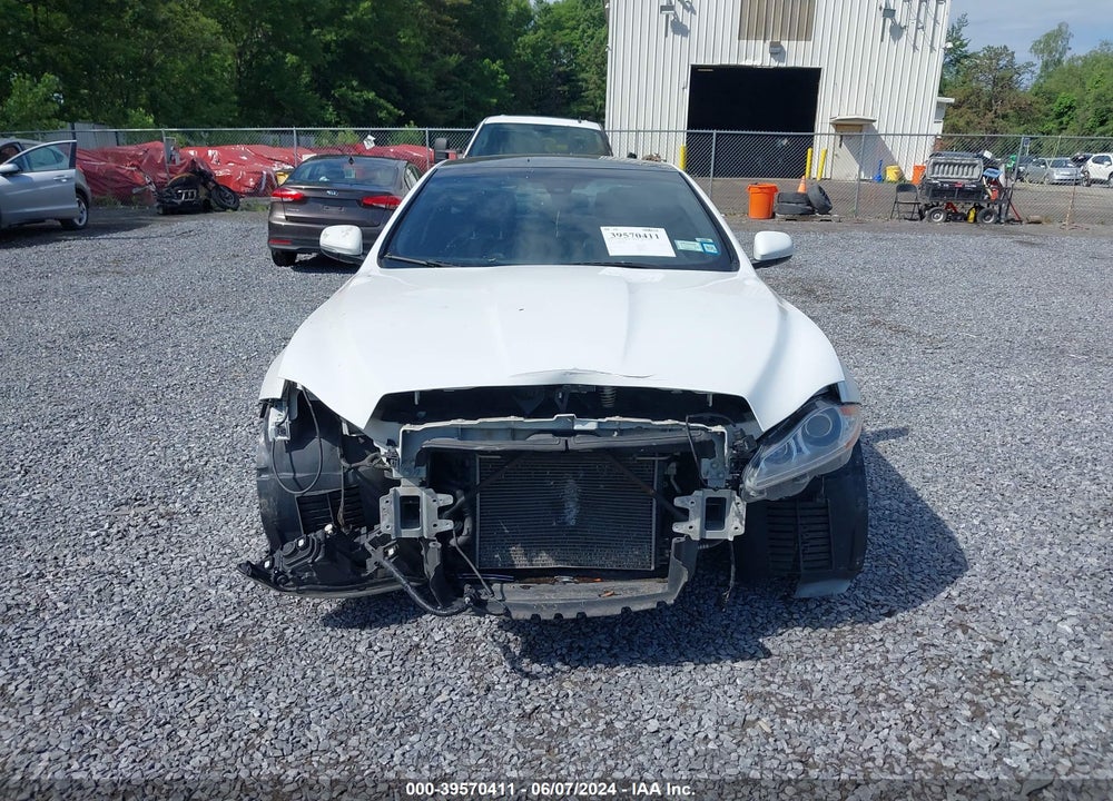 2015 JAGUAR XJ VIN: SAJWJ1CD0F8V88764