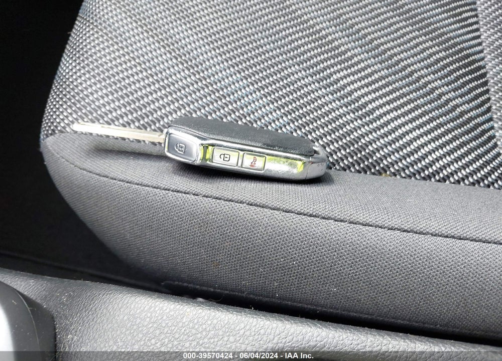 2023 KIA SELTOS LX VIN: KNDEPCAAXP7359920