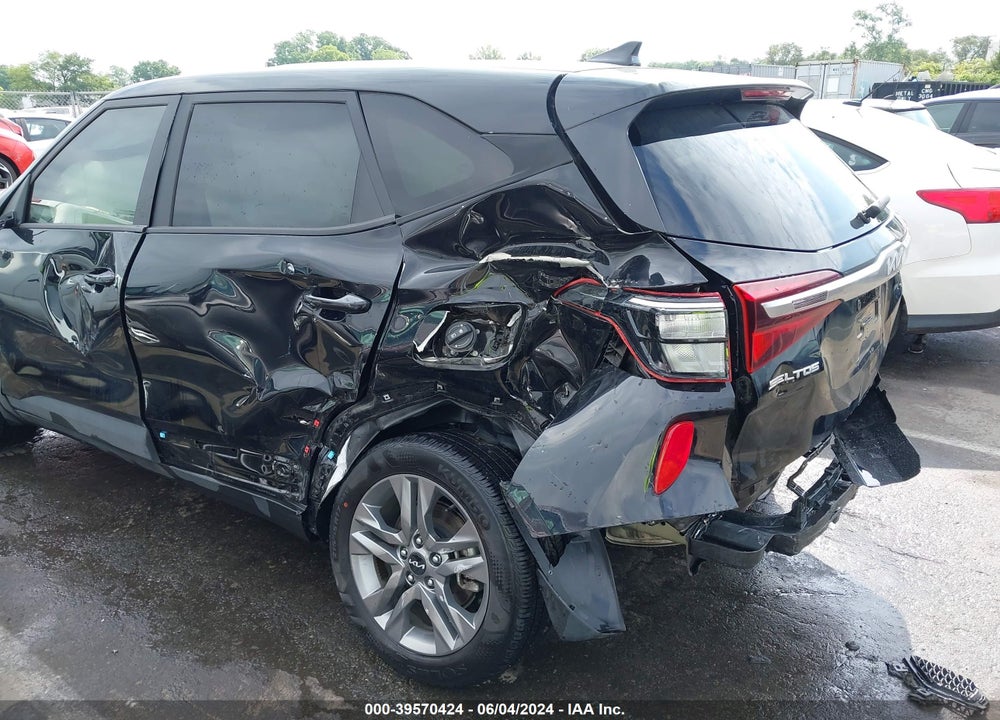 2023 KIA SELTOS LX VIN: KNDEPCAAXP7359920