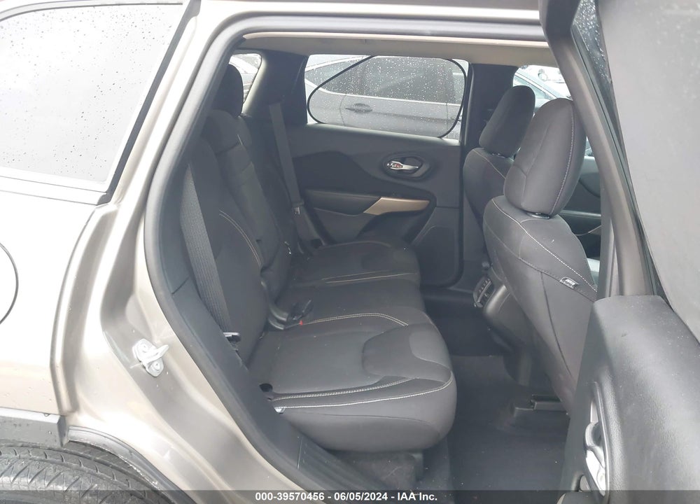 2017 JEEP CHEROKEE LATITUDE FWD VIN: 1C4PJLCB5HW574449