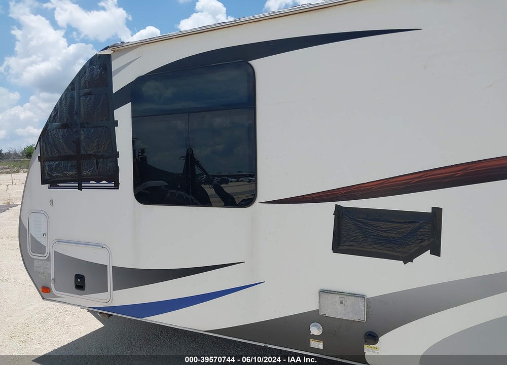 2018 LANCE OTHER VIN: 56YTT2321JL322238