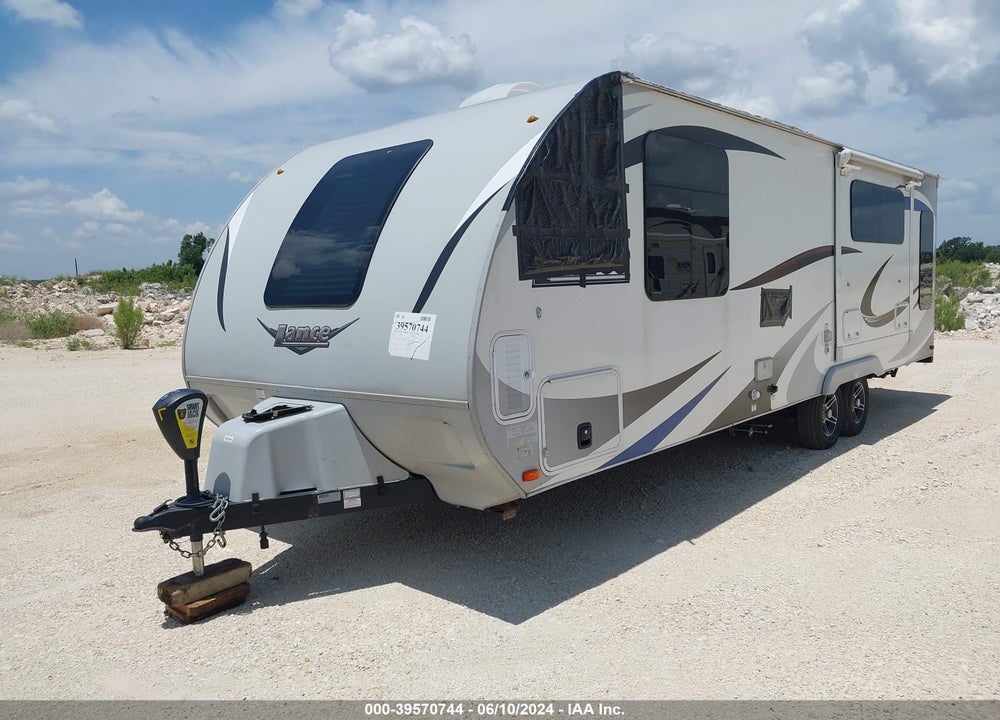 2018 LANCE OTHER VIN: 56YTT2321JL322238