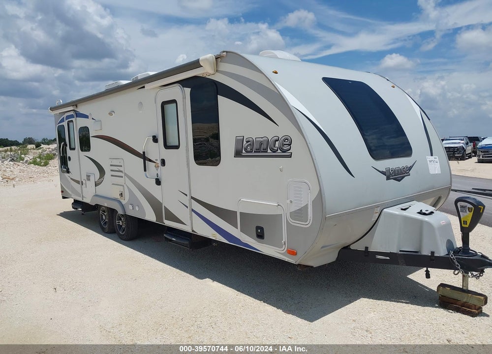 2018 LANCE OTHER VIN: 56YTT2321JL322238