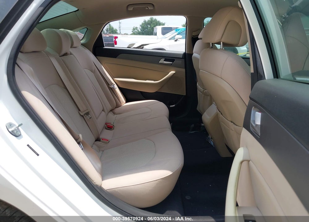 2015 HYUNDAI SONATA SE VIN: 5NPE24AF7FH245092