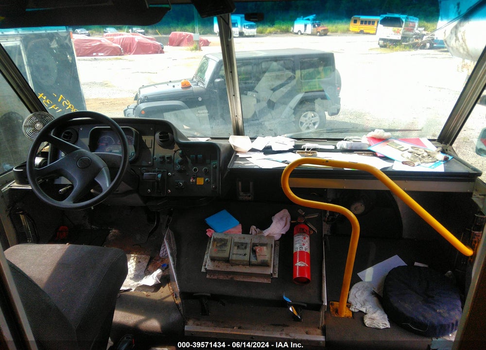 2010 FREIGHTLINER CHASSIS M LINE WALK-IN VAN VIN: 4UZAARDU6ACAM0679