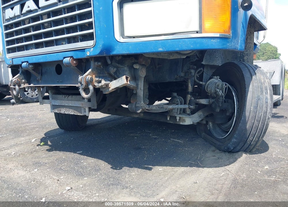 2003 MACK 600 CH600 VIN: 1M1AA13Y23W152176