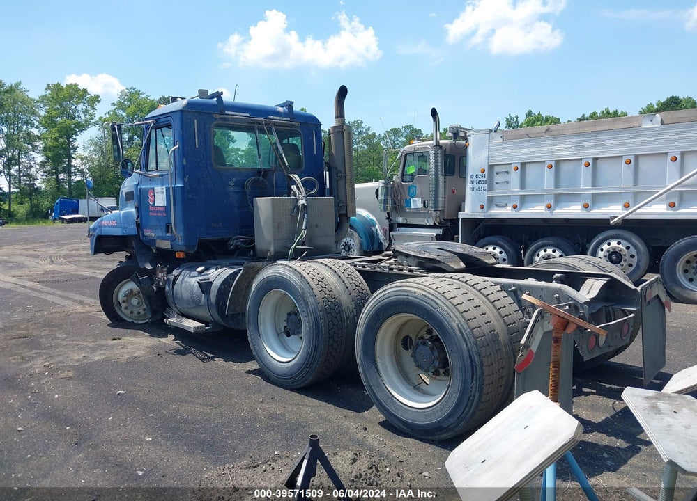 2003 MACK 600 CH600 VIN: 1M1AA13Y23W152176