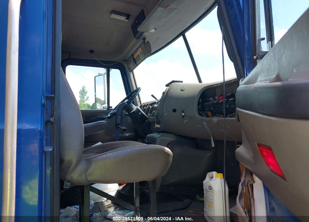 2003 MACK 600 CH600 VIN: 1M1AA13Y23W152176