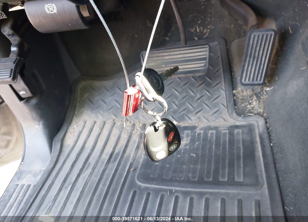 2004 CHEVROLET SILVERADO 1500 LS VIN: 2GCEK13T841321032
