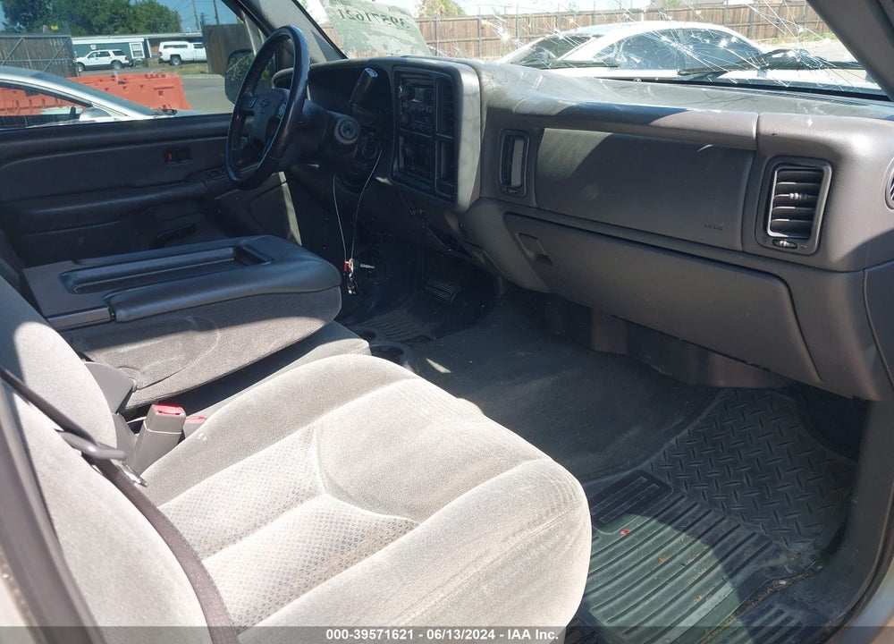 2004 CHEVROLET SILVERADO 1500 LS VIN: 2GCEK13T841321032