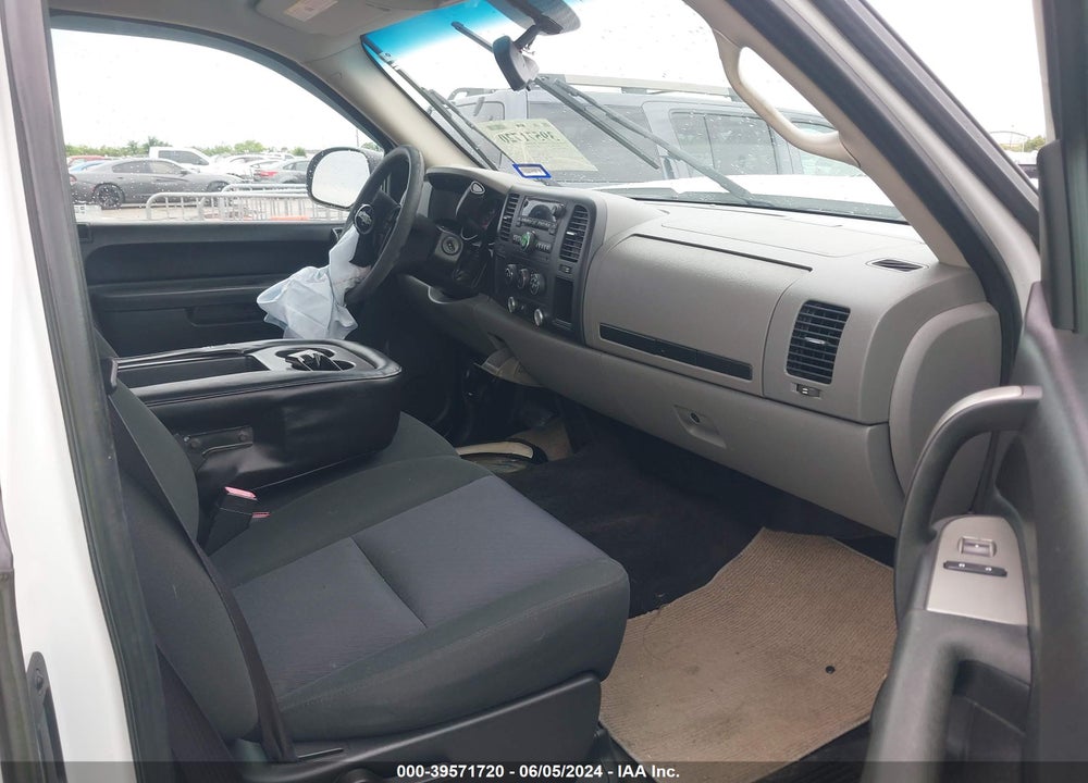 2011 CHEVROLET SILVERADO 1500 LS VIN: 1GCRCREA8BZ161098