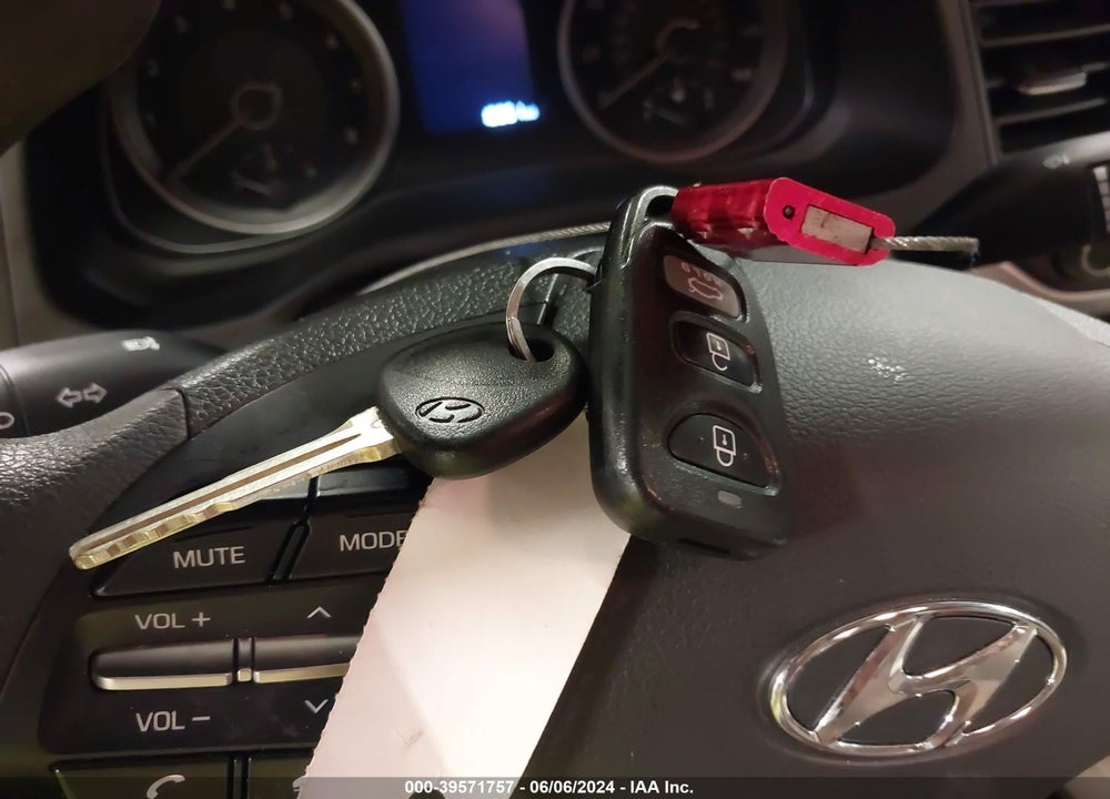 2019 HYUNDAI ELANTRA SE VIN: 5NPD74LFXKH416003