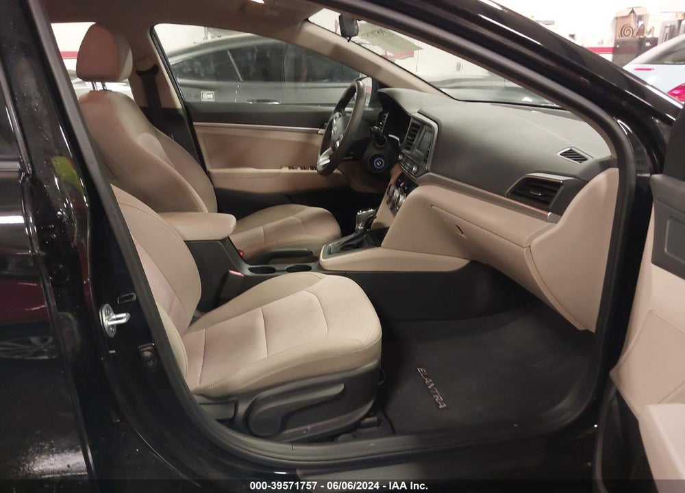 2019 HYUNDAI ELANTRA SE VIN: 5NPD74LFXKH416003