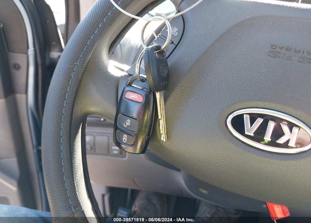 2012 KIA SEDONA LX VIN: KNDMG4C70C6475081