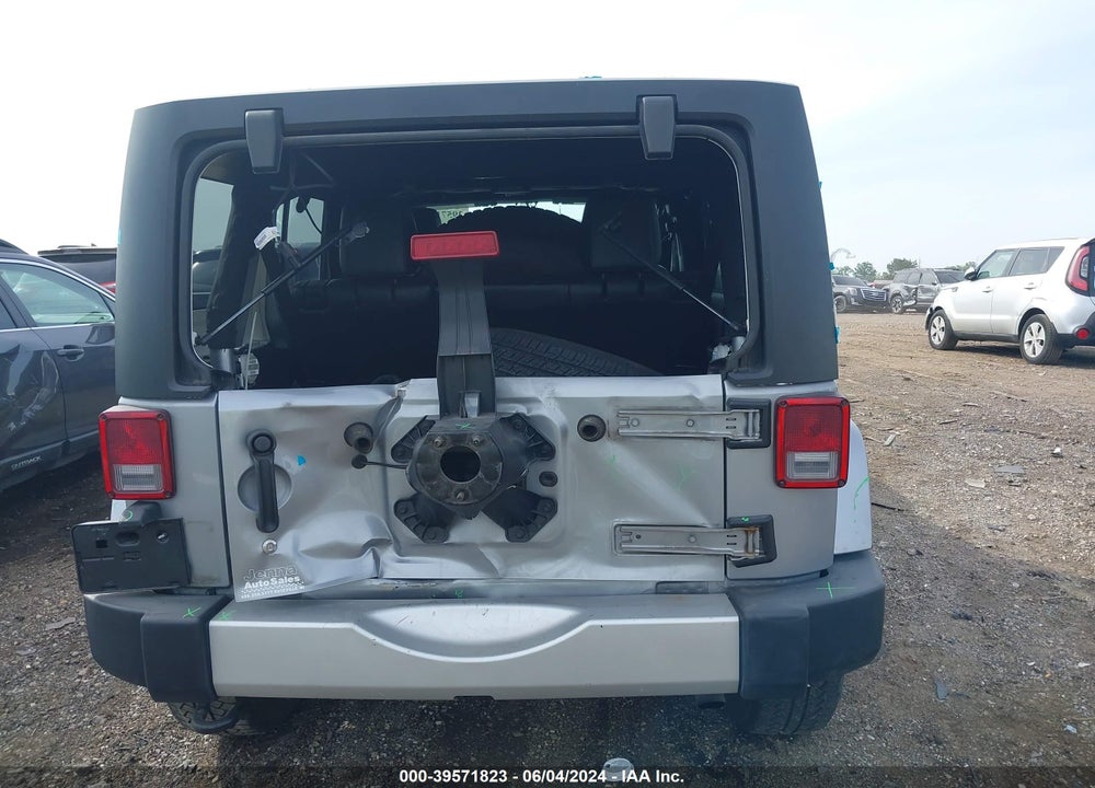 2014 JEEP WRANGLER UNLIMITED SAHARA VIN: 1C4BJWEG9EL164710