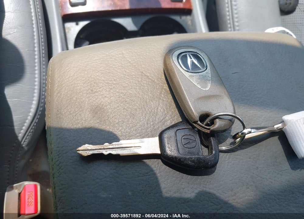 2005 ACURA MDX VIN: 2HNYD18835H542830
