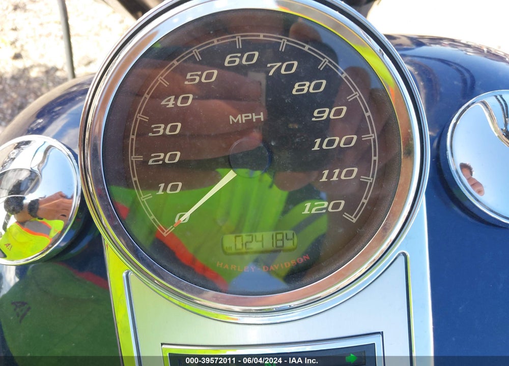 2014 HARLEY-DAVIDSON FLHR ROAD KING VIN: 1HD1FBM12EB673707