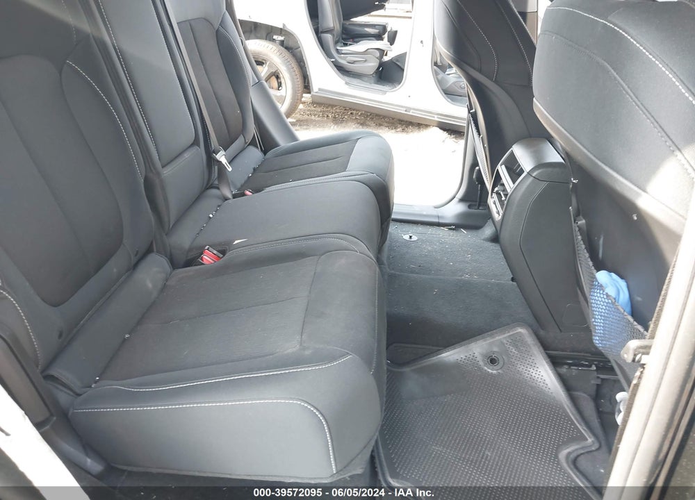 2024 JEEP GRAND CHEROKEE LAREDO 4X4 VIN: 1C4RJHAG1R8951143