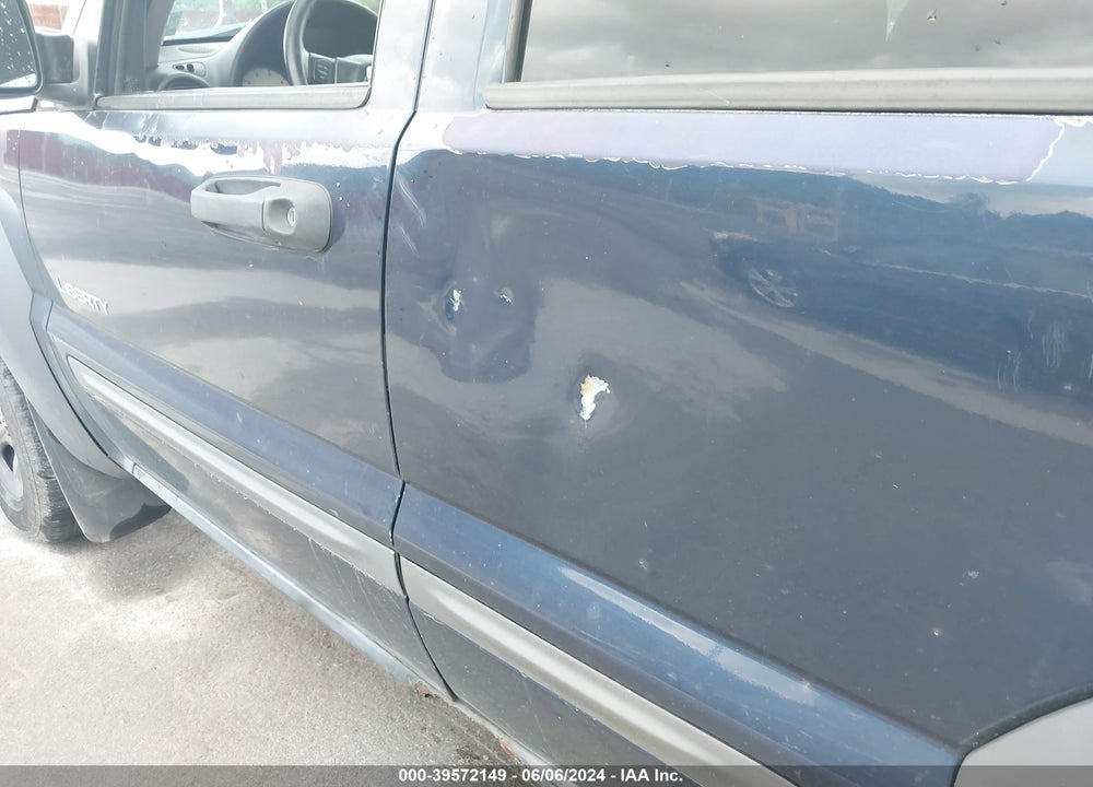 2004 JEEP LIBERTY SPORT VIN: 1J4GL48K04W323240