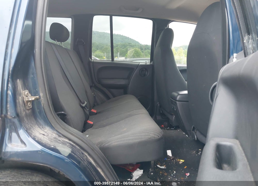 2004 JEEP LIBERTY SPORT VIN: 1J4GL48K04W323240