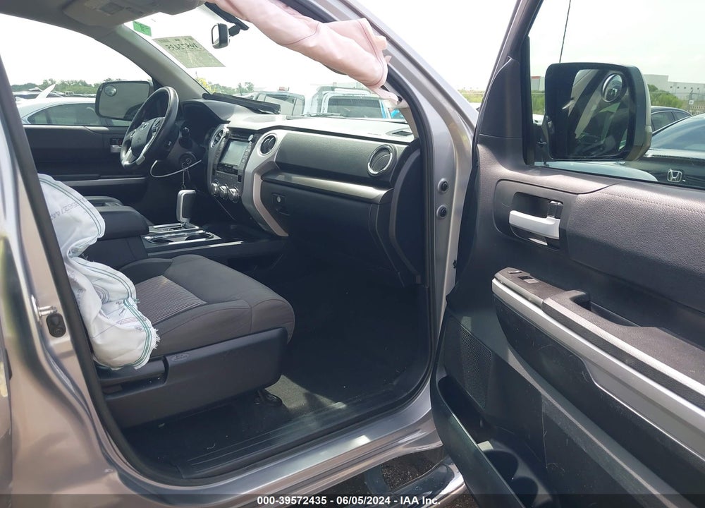 2017 TOYOTA TUNDRA SR5 5.7L V8 VIN: 5TFEW5F19HX220452