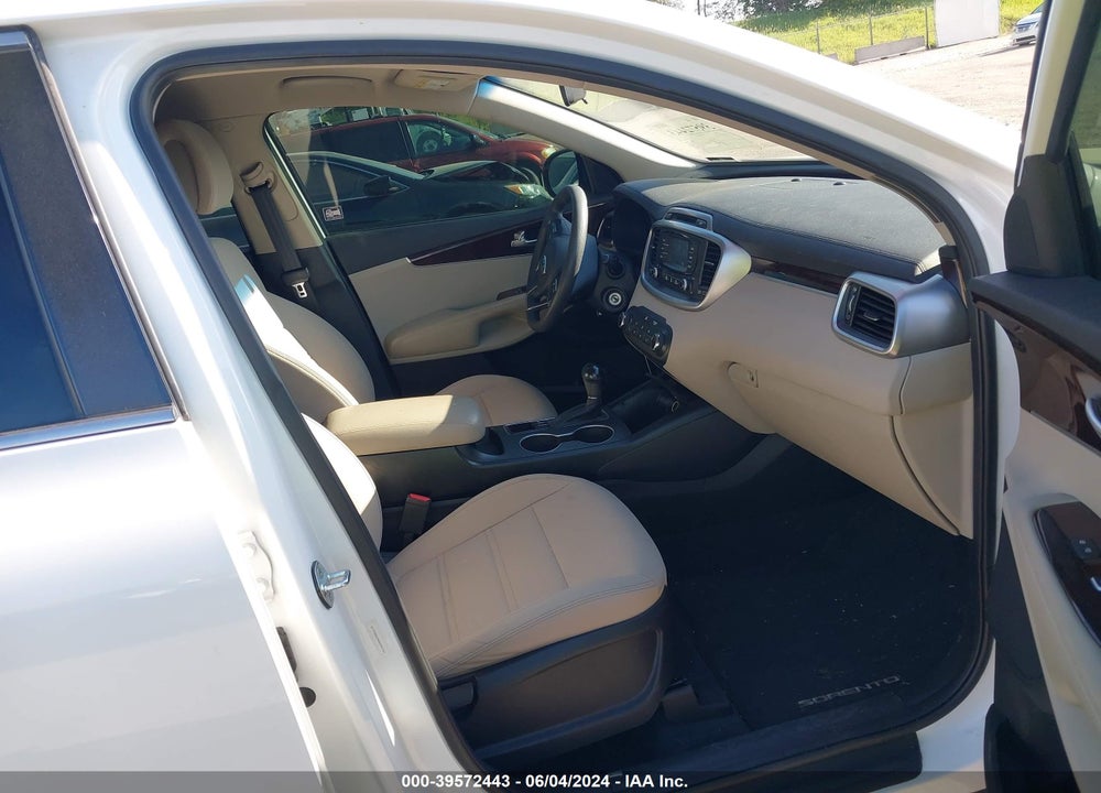 2016 KIA SORENTO 2.4L LX VIN: 5XYPGDA34GG096763