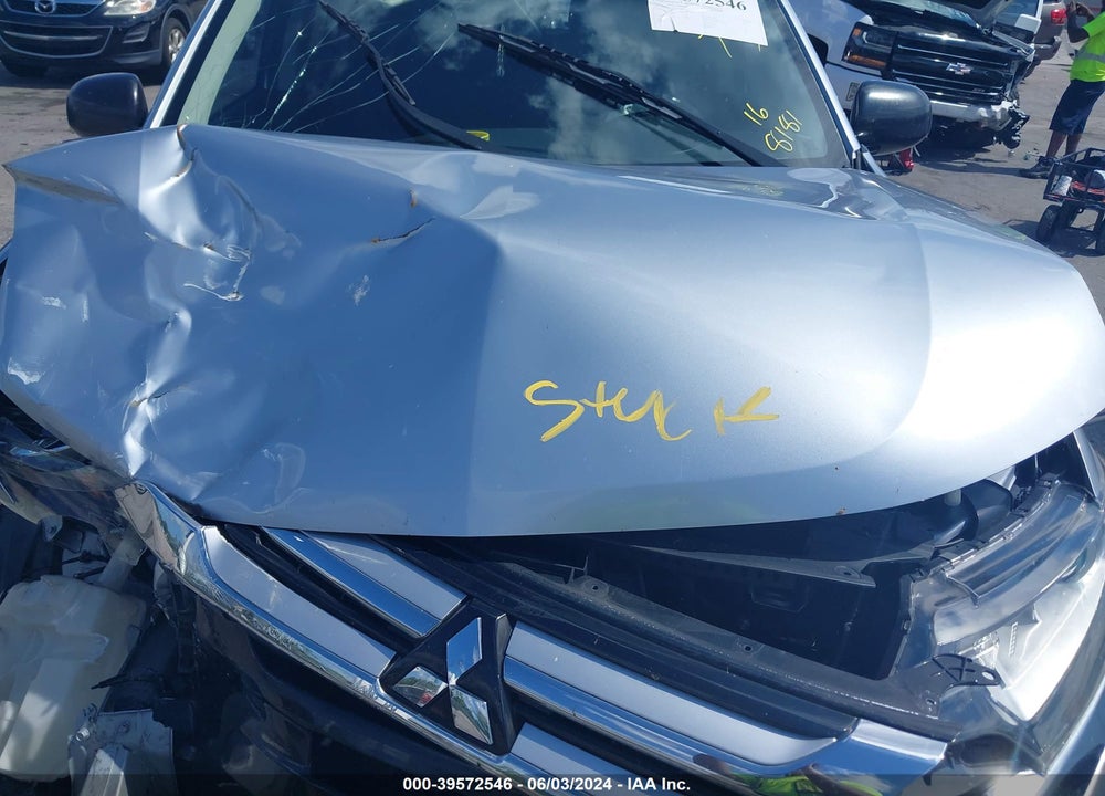2016 MITSUBISHI OUTLANDER ES VIN: JA4AZ3A33GZ038181