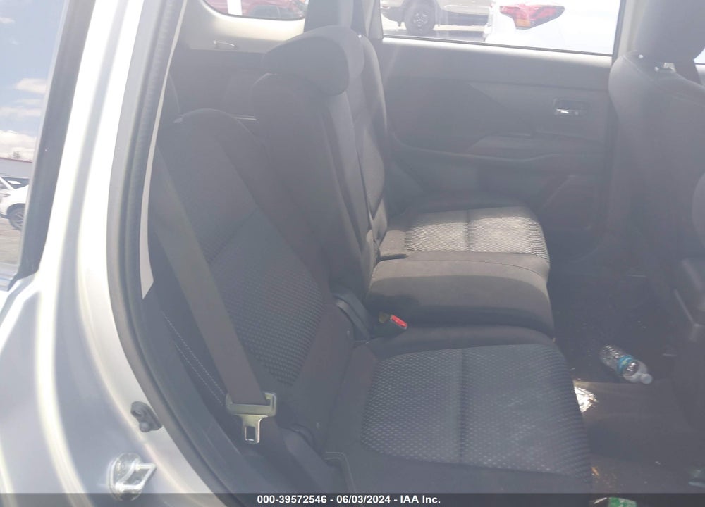 2016 MITSUBISHI OUTLANDER ES VIN: JA4AZ3A33GZ038181