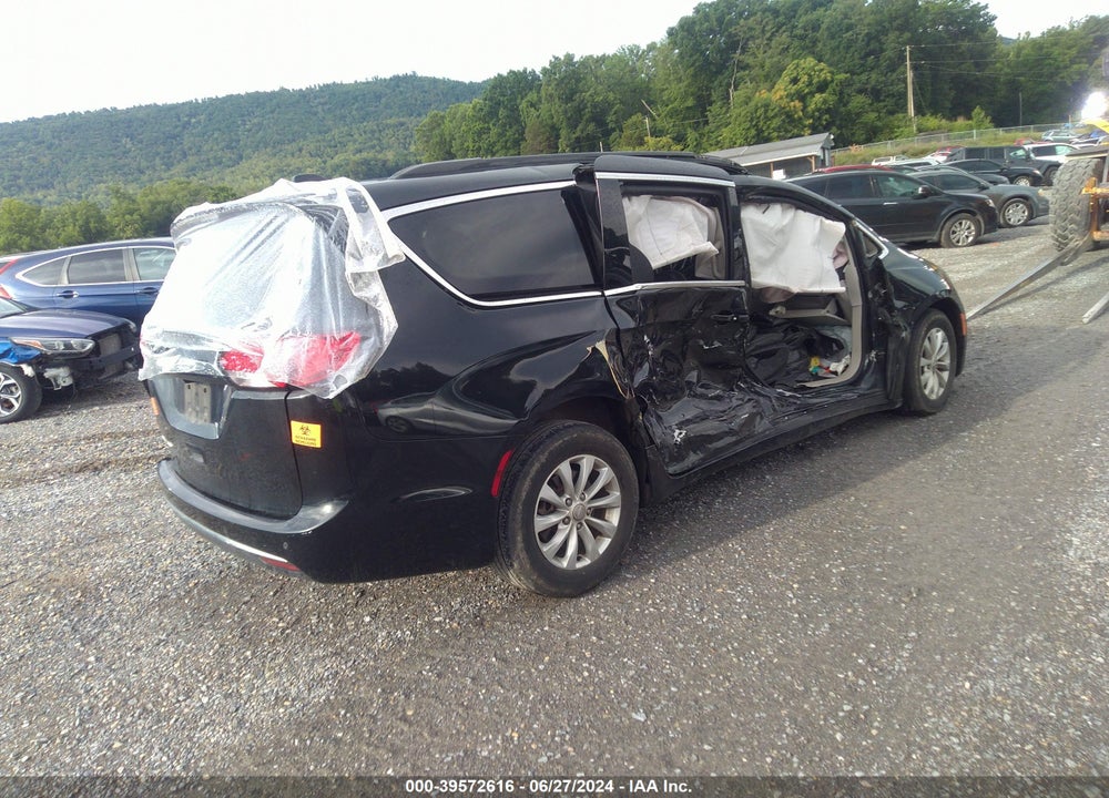 2017 CHRYSLER PACIFICA TOURING L VIN: 2C4RC1BG3HR524856