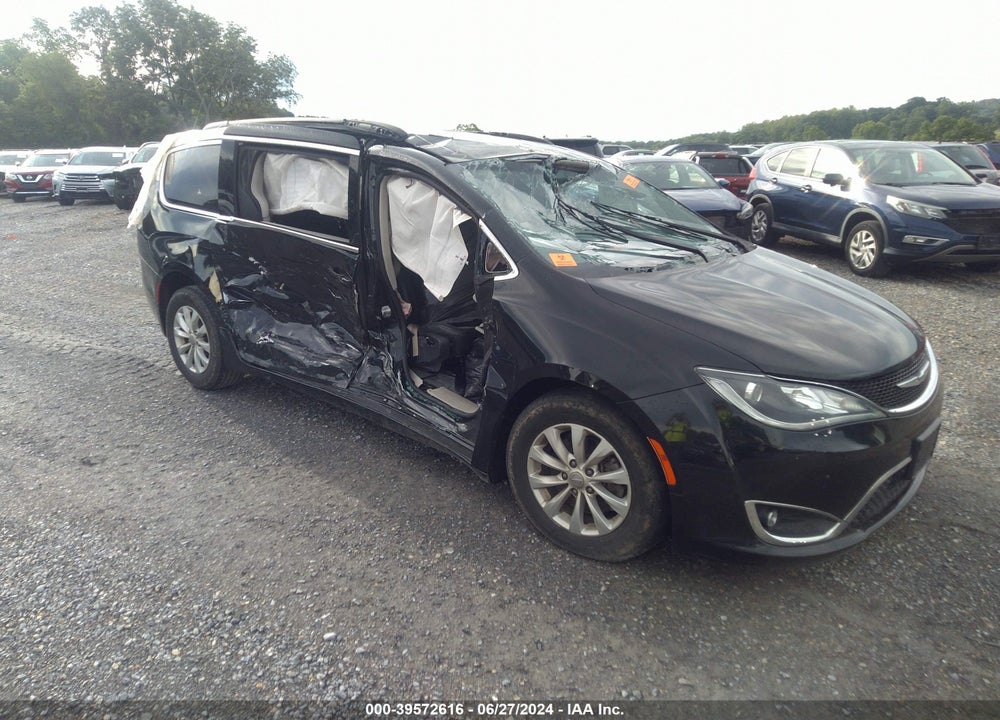 2017 CHRYSLER PACIFICA TOURING L VIN: 2C4RC1BG3HR524856