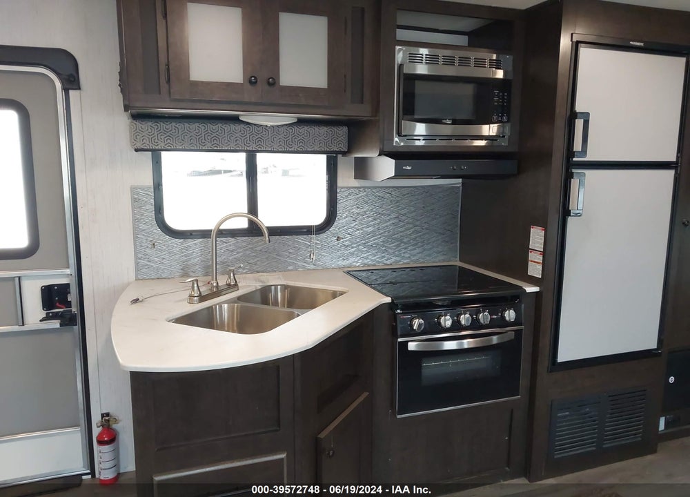 2021 HEARTLAND RVS PIONEER SERIES BH270 VIN: 5SFPB3229ME448185