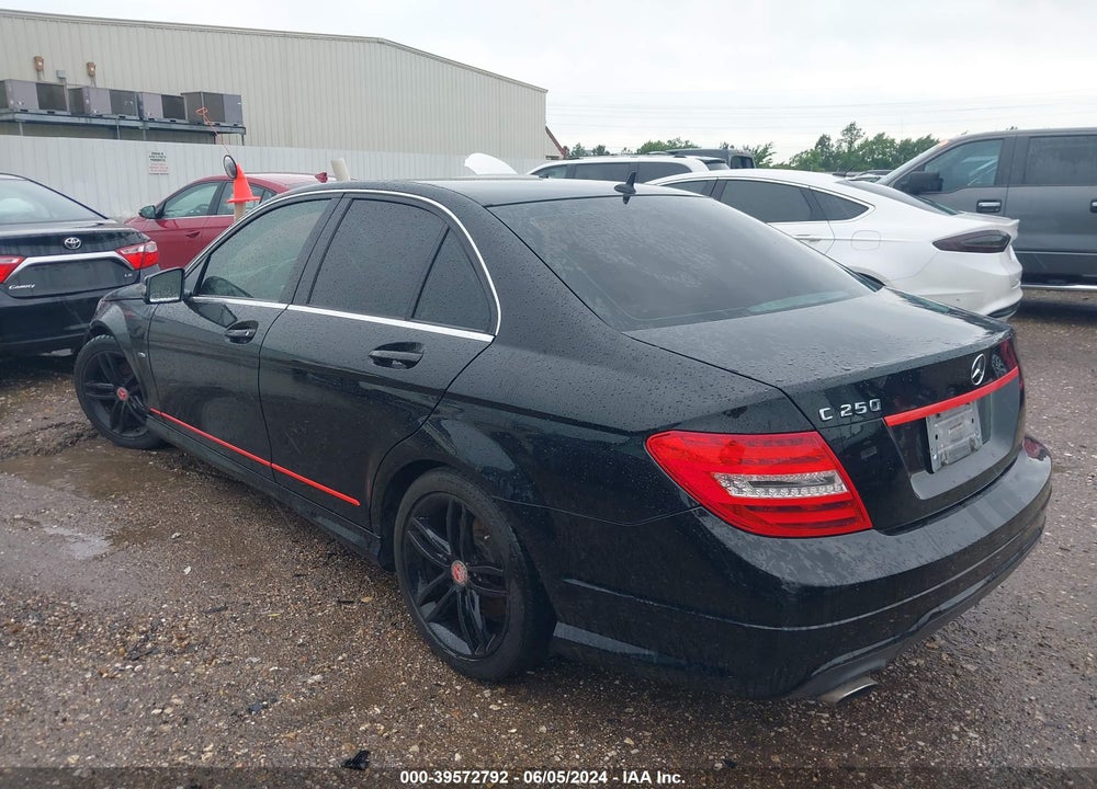 2012 MERCEDES-BENZ C 250 LUXURY/SPORT VIN: WDDGF4HB8CA640939