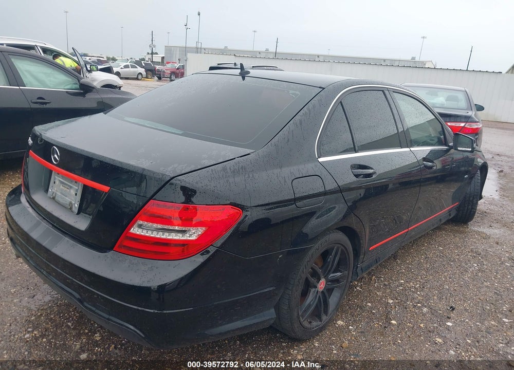 2012 MERCEDES-BENZ C 250 LUXURY/SPORT VIN: WDDGF4HB8CA640939