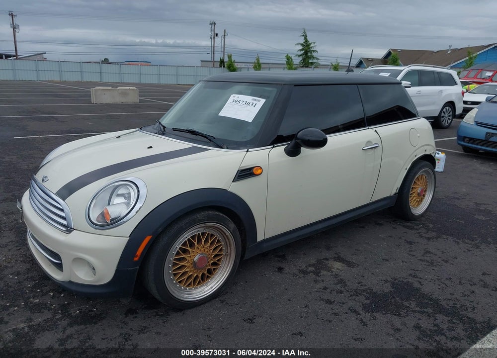 2013 MINI HARDTOP COOPER VIN: WMWSU3C58DT685047