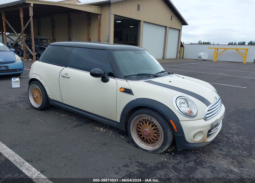 2013 MINI HARDTOP COOPER VIN: WMWSU3C58DT685047
