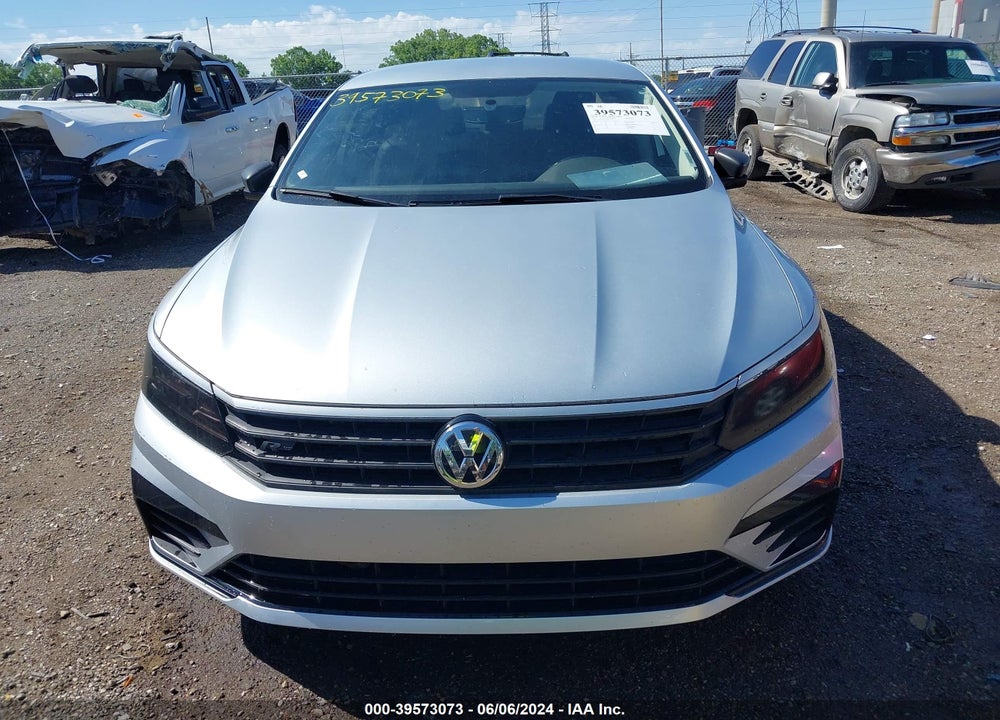 2018 VOLKSWAGEN PASSAT 2.0T R-LINE/2.0T S VIN: 1VWAA7A31JC015588