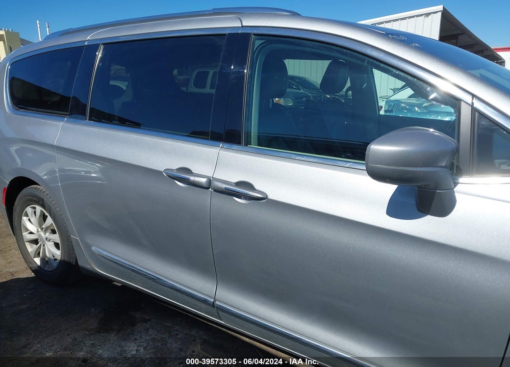 2019 CHRYSLER PACIFICA TOURING L VIN: 2C4RC1BG6KR554666