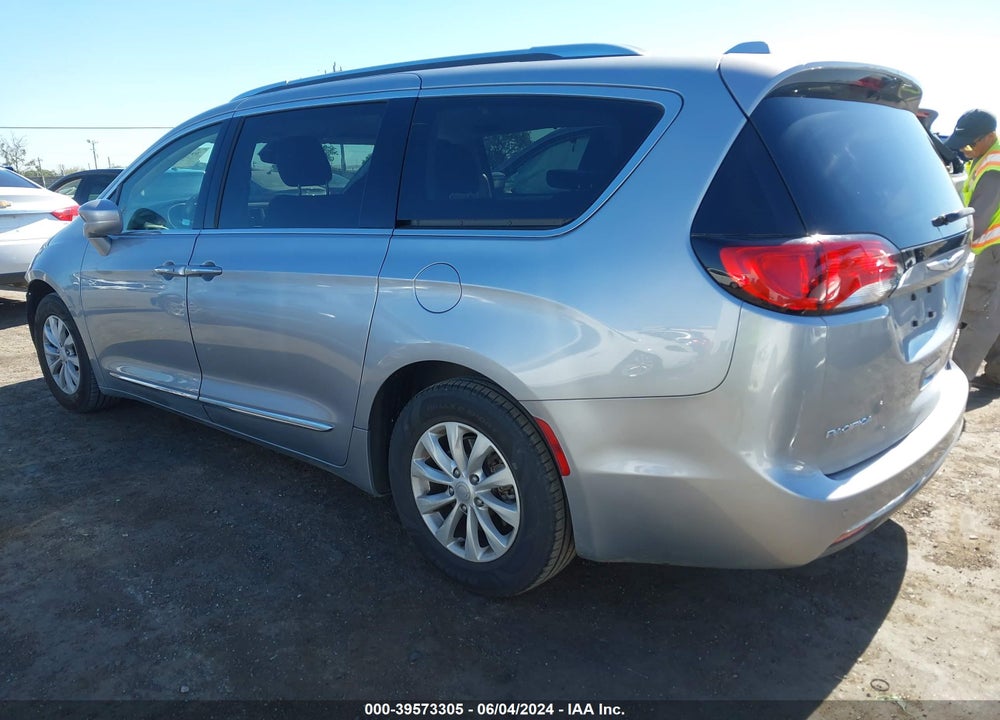 2019 CHRYSLER PACIFICA TOURING L VIN: 2C4RC1BG6KR554666