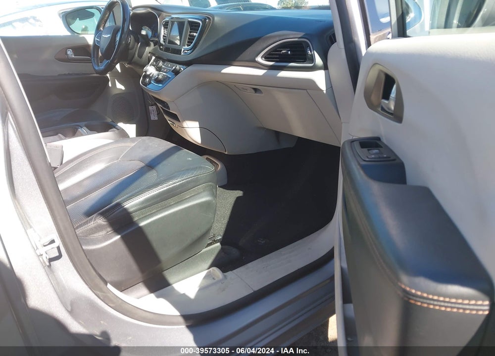 2019 CHRYSLER PACIFICA TOURING L VIN: 2C4RC1BG6KR554666