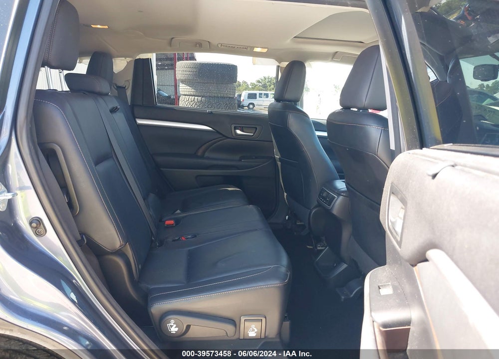 2015 TOYOTA HIGHLANDER XLE V6 VIN: 5TDJKRFH0FS124887