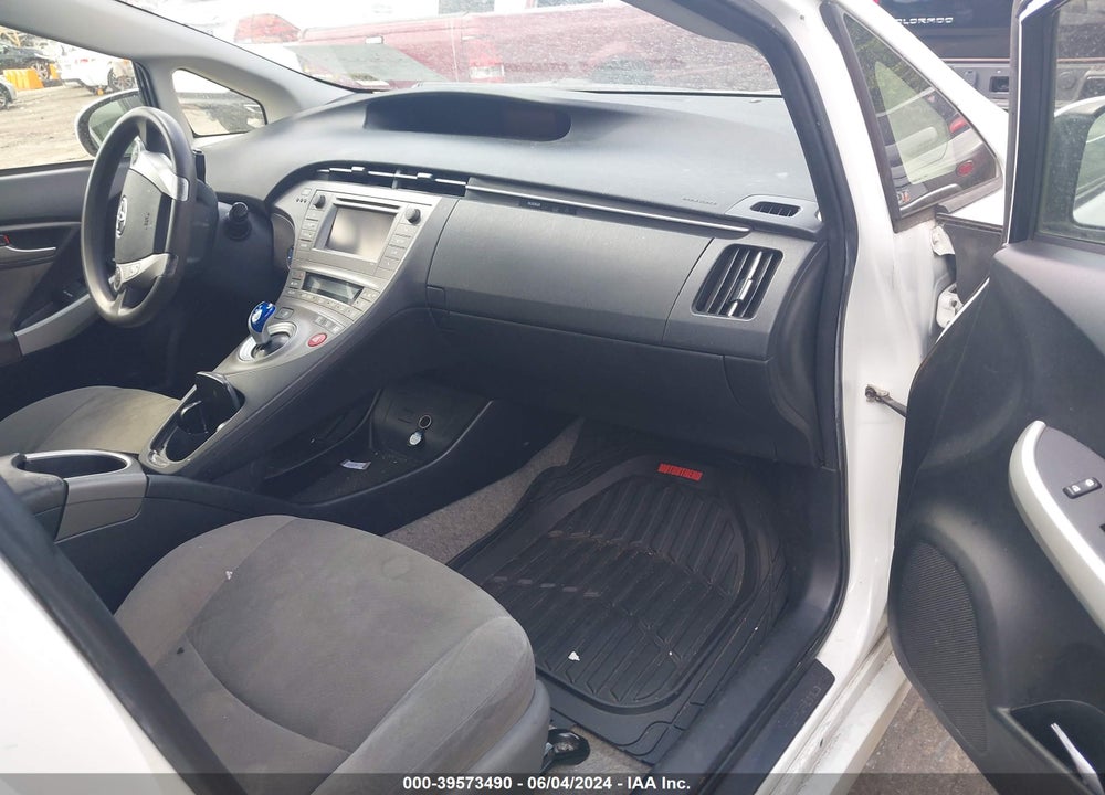 2013 TOYOTA PRIUS TWO VIN: JTDKN3DU9D5558897