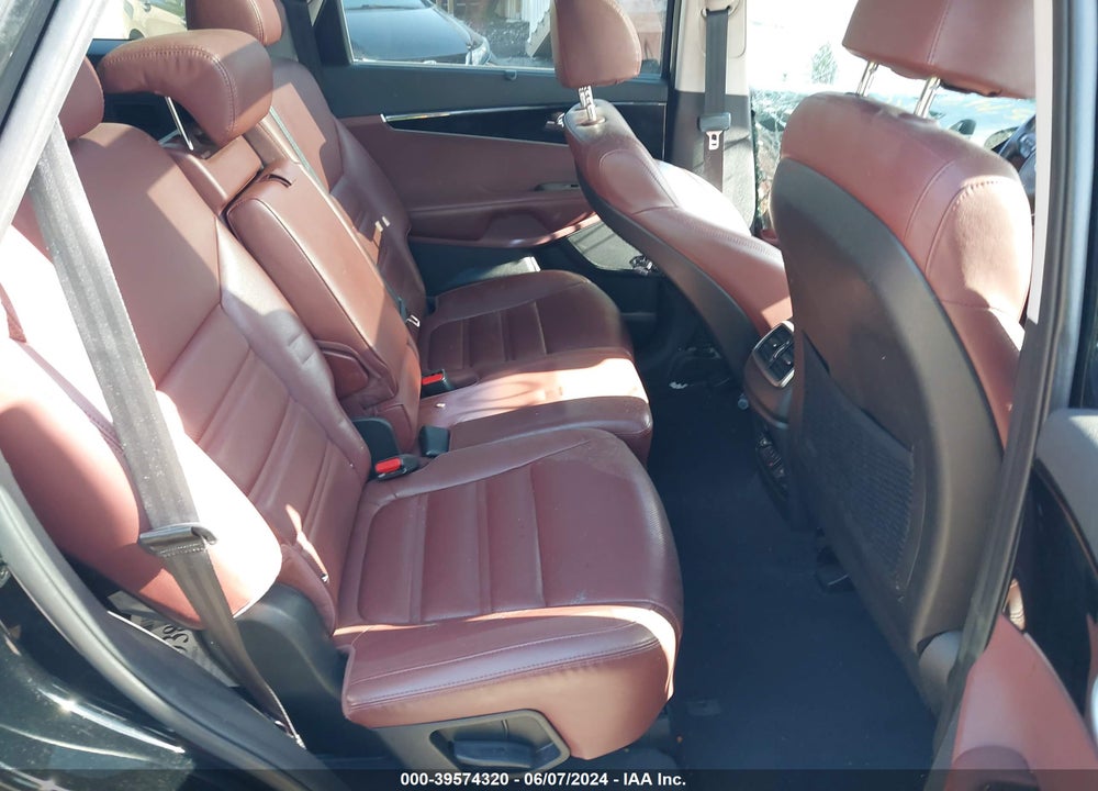 2018 KIA SORENTO 3.3L SX VIN: 5XYPK4A5XJG396556