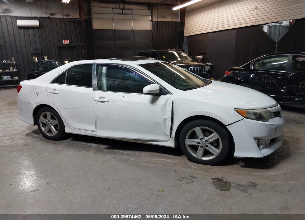 2013 TOYOTA CAMRY SE VIN: 4T1BF1FK4DU695938