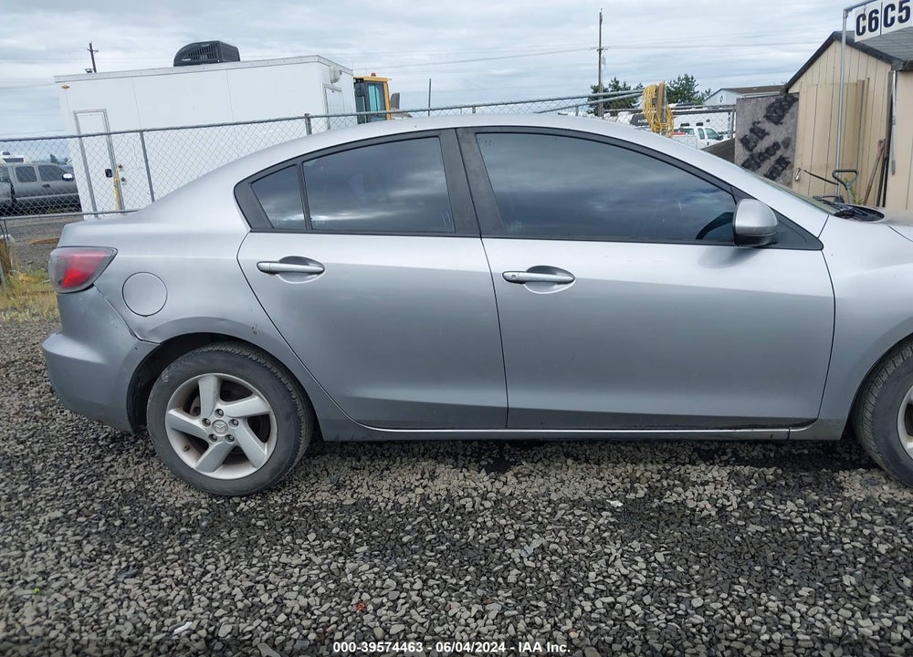 2011 MAZDA 3 I SPORT VIN: JM1BL1UG4B1422170