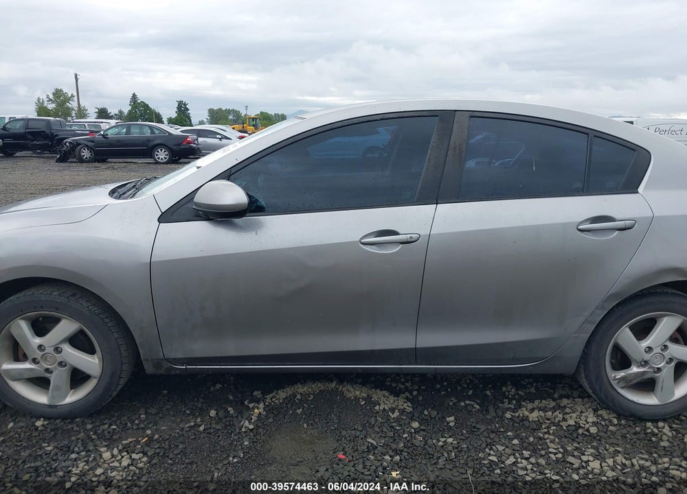 2011 MAZDA 3 I SPORT VIN: JM1BL1UG4B1422170